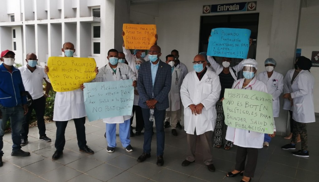 Siguen protestas de los médicos del Calventi en rechazo a nuevo director -  Colegio Médico Dominicano
